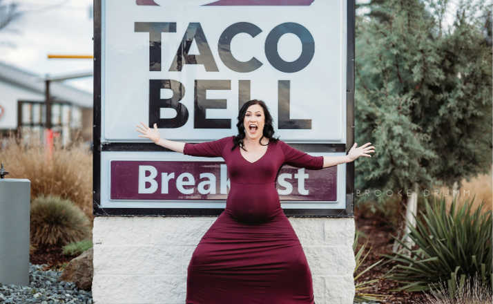 Woman Stages Maternity Pic Shoot At Taco Bell, & It's The Best #FoodBaby Ever