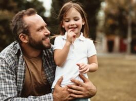 father and daughter outside possible early signs of autism