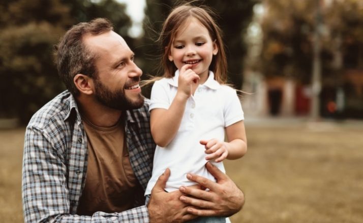 father and daughter outside possible early signs of autism