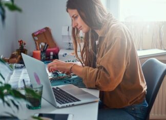 woman making jewelry as one of many stay-at-home jobs