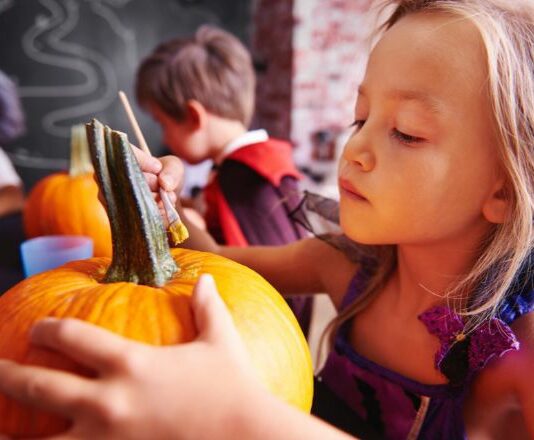 children using multiple pumpkin painting ideas to decorate their pumpkins