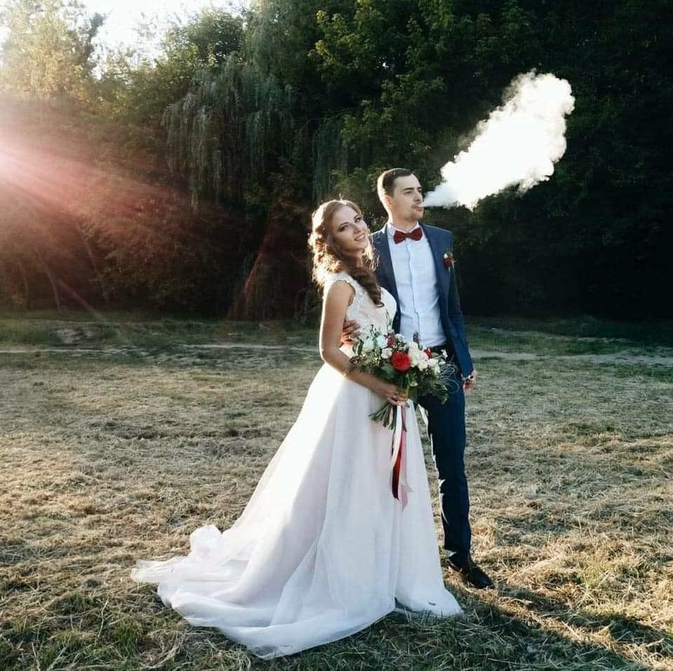 FB post wedding vaping photos