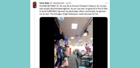 Screenshot of a tweet from Umm Safa showing Chuck E Cheese ignoring her daughter